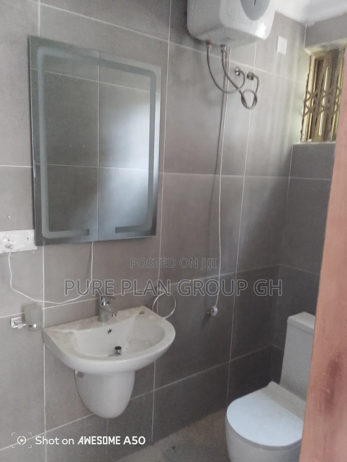 5bdrm Townhouse / Terrace in Dzorwulu for rent