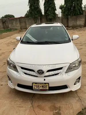 Photo - Toyota Corolla 2013 White