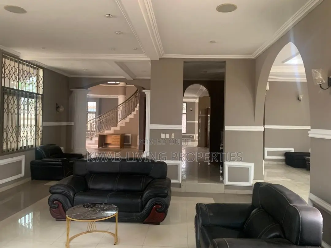 4bdrm Mansion in Ashaley Botwe for sale