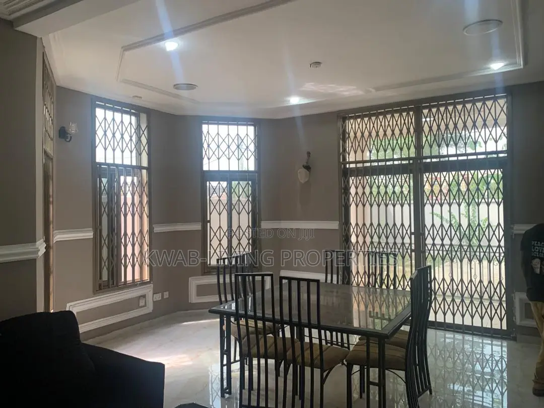 4bdrm Mansion in Ashaley Botwe for sale