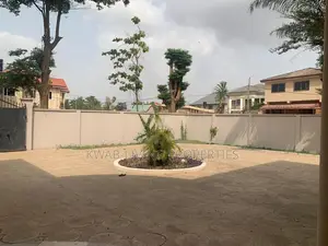 4bdrm Mansion in Ashaley Botwe for sale