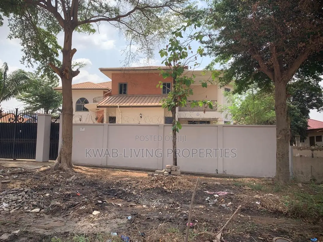 4bdrm Mansion in Ashaley Botwe for sale