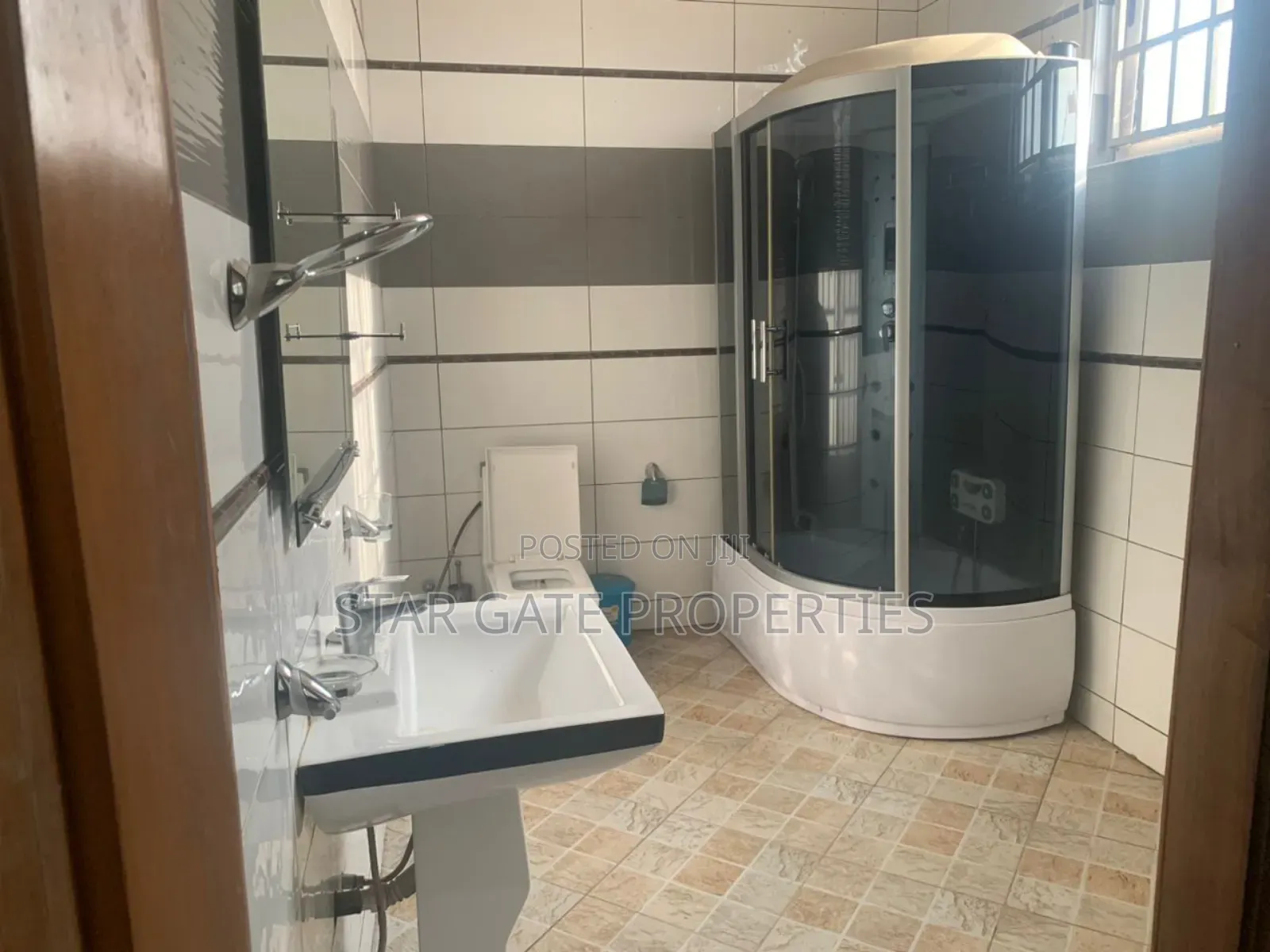 5bdrm House in Kenyasi Adwumam., Kumasi Metropolitan for sale