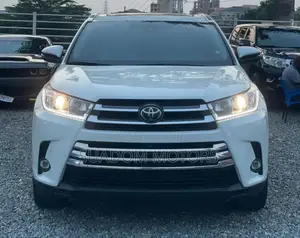 Toyota Highlander LE 2019 White
