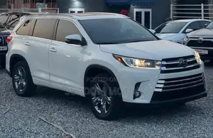 Toyota Highlander LE 2019 White