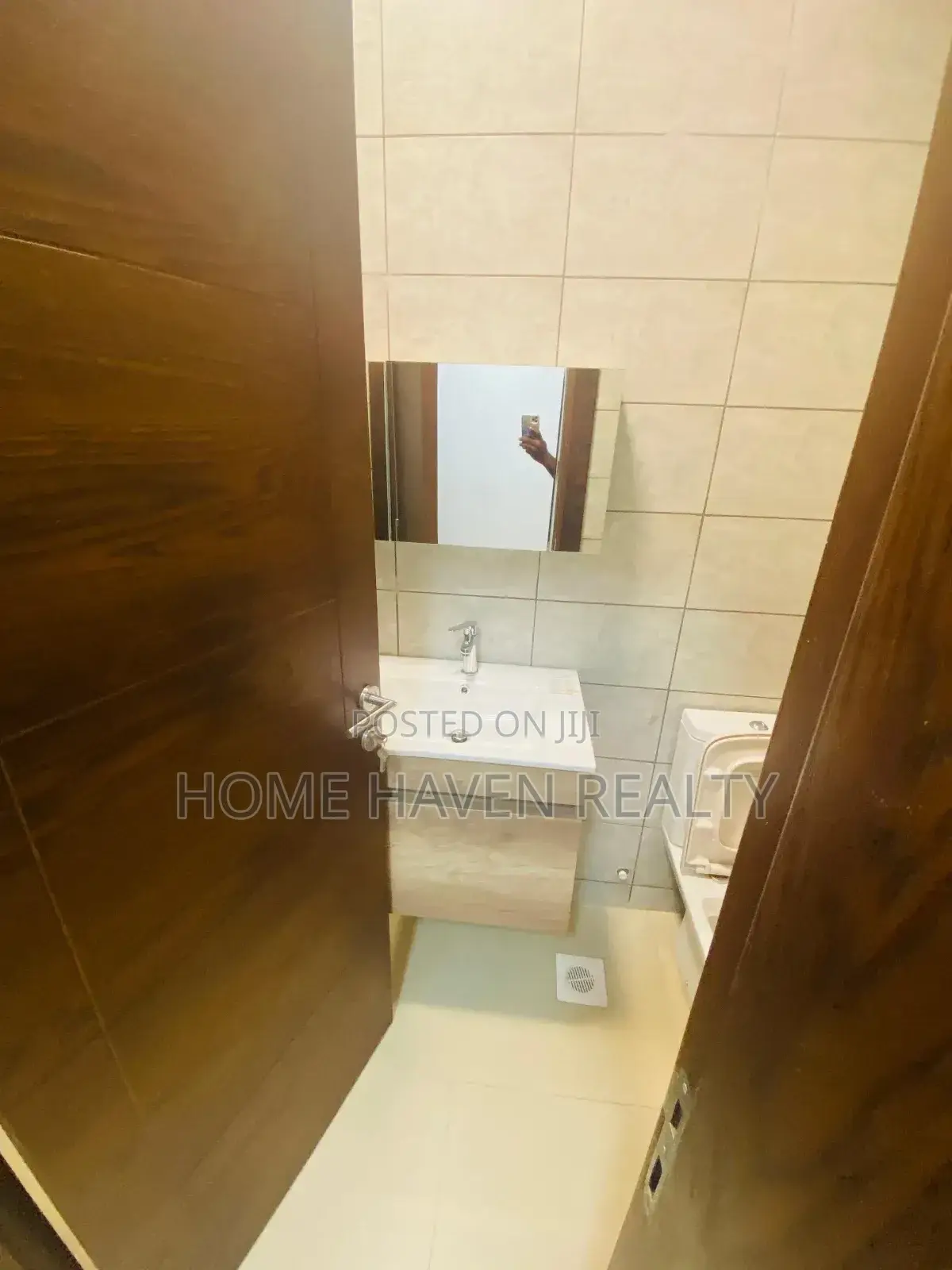 Furnished 3bdrm Apartment in Airport Residentials for rent