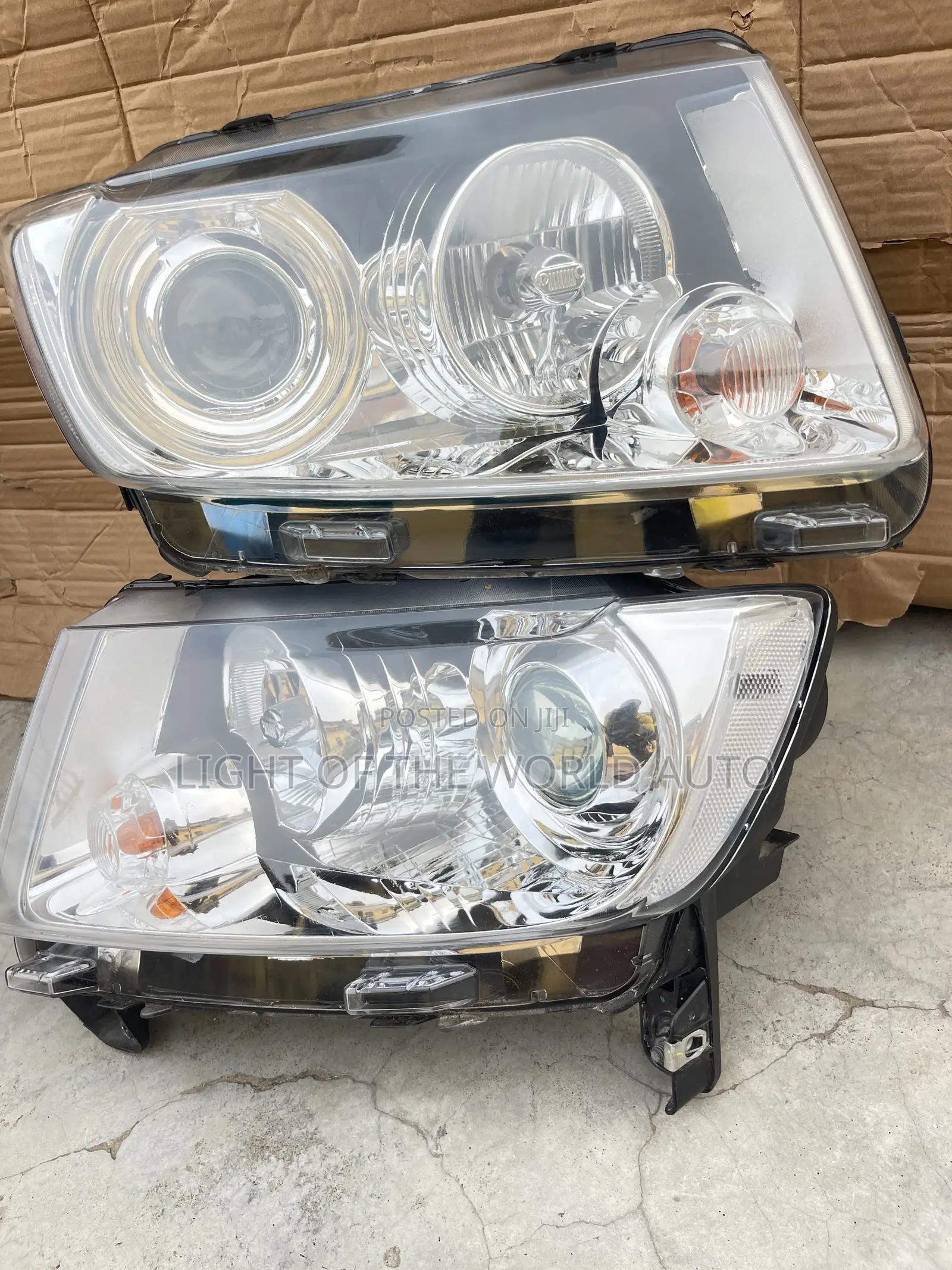 Jeep Grand Cherokee 2013 Headlight