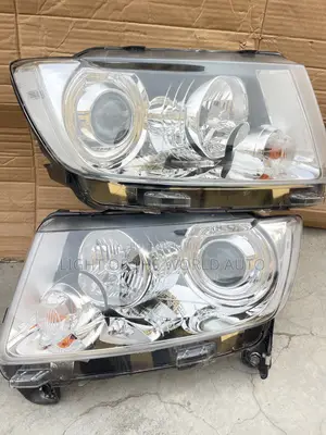Jeep Grand Cherokee 2013 Headlight