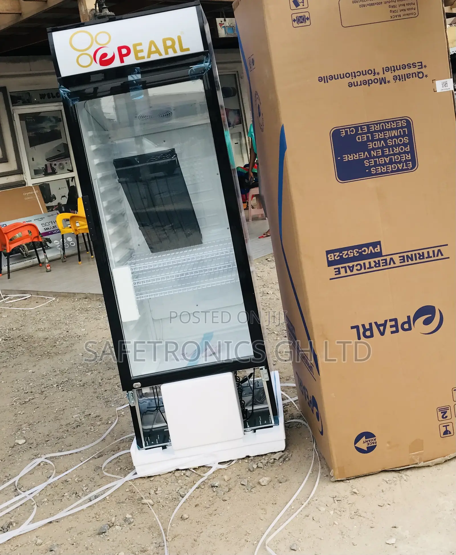 White Aquachill Singledoor PVC-325 Glass Pearl Display