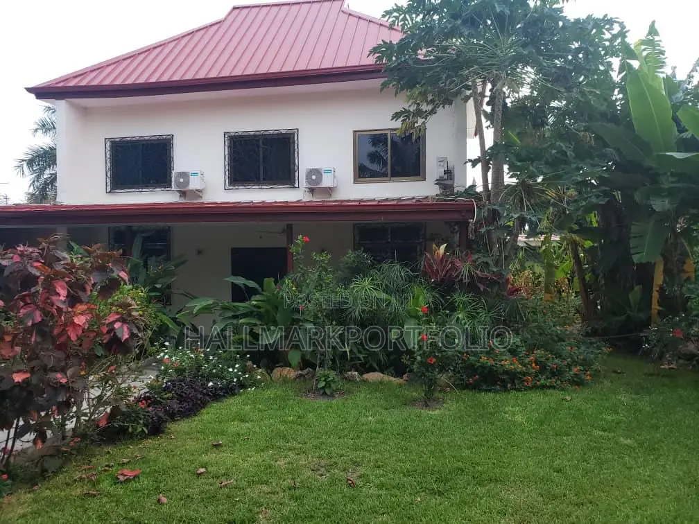 4bdrm House in Labone, Coffee Shop Area for sale