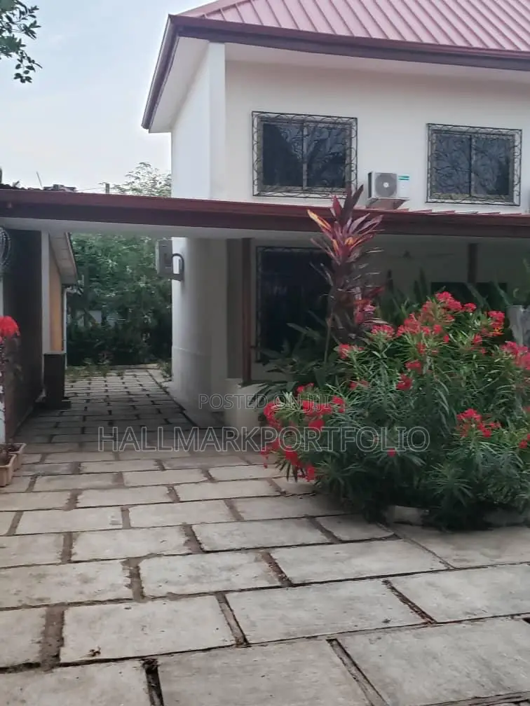 4bdrm House in Labone, Coffee Shop Area for sale