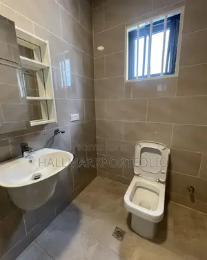 4bdrm House in Labone, Coffee Shop Area for sale