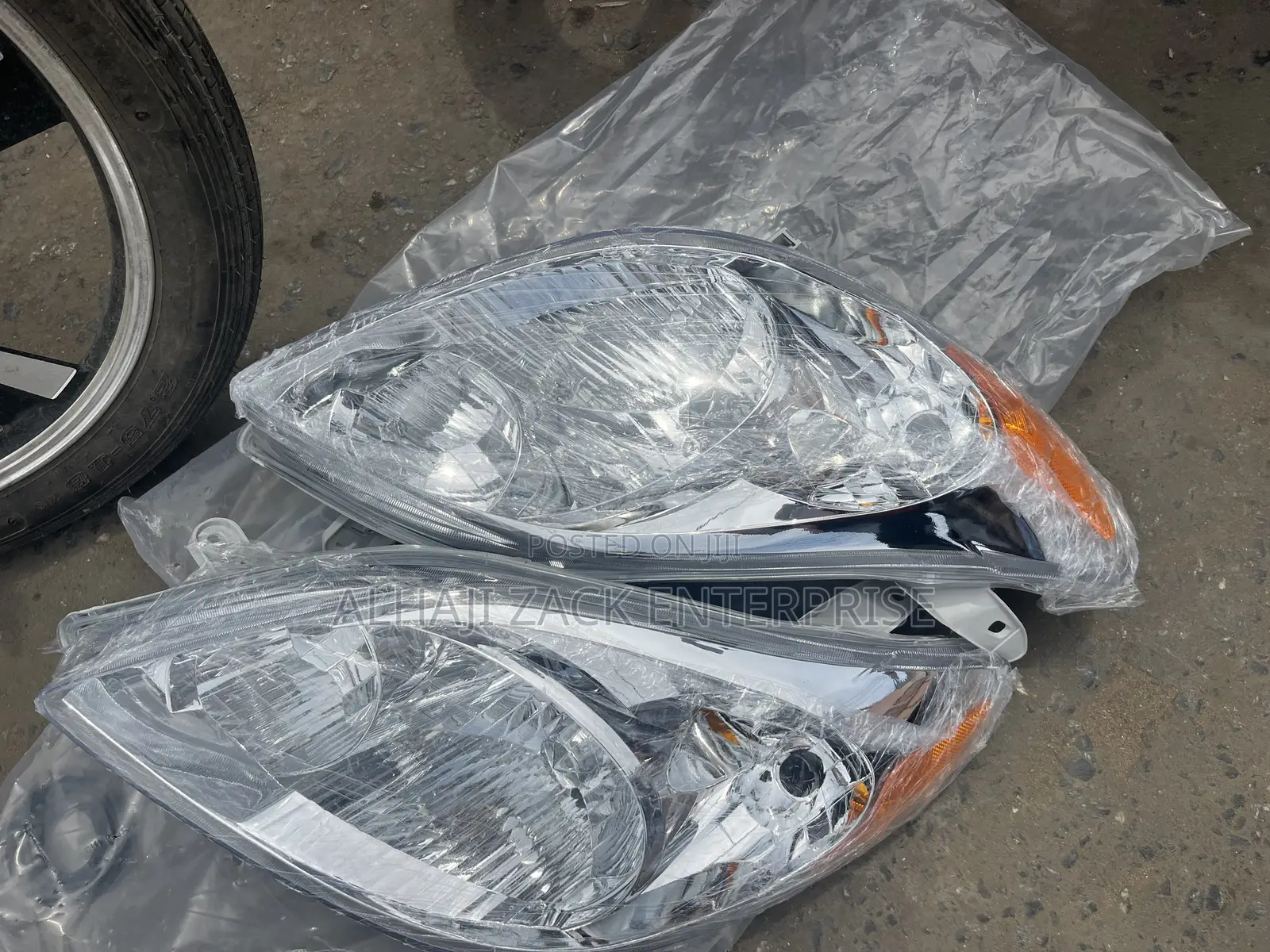Toyota Matrix 2005 Headlight