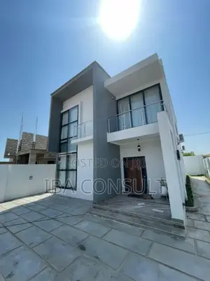 3 and 4bdrm House in East Airport for Sale