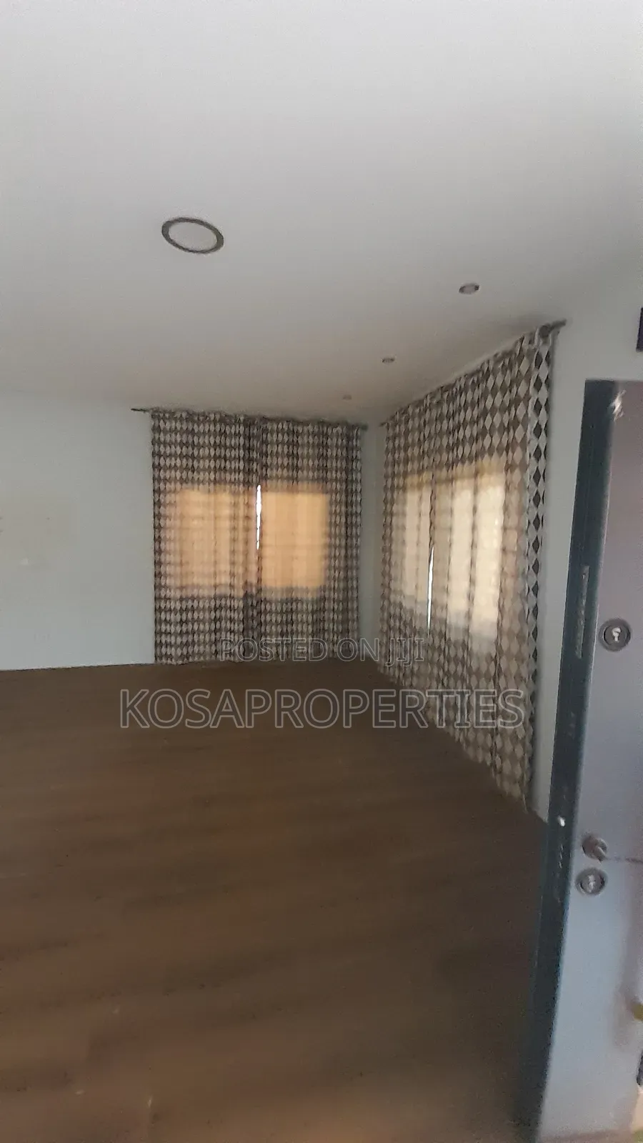 5bdrm House in Adenta Foster Homes for sale