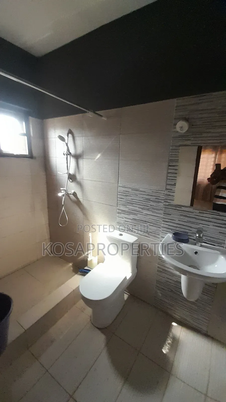 5bdrm House in Adenta Foster Homes for sale