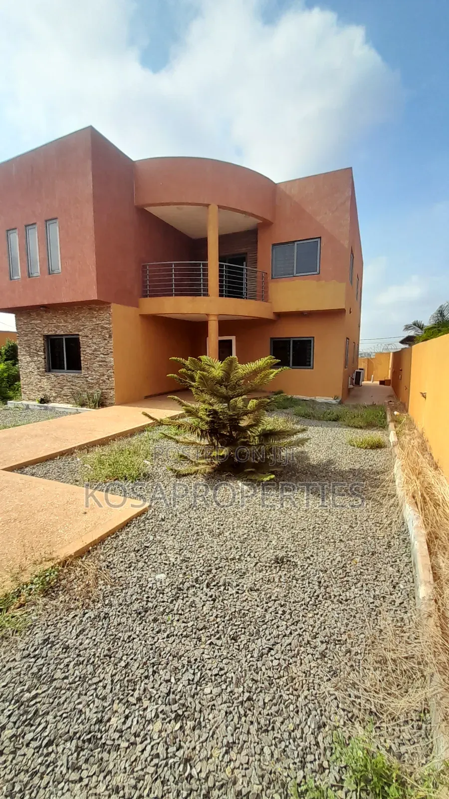 5bdrm House in Adenta Foster Homes for sale