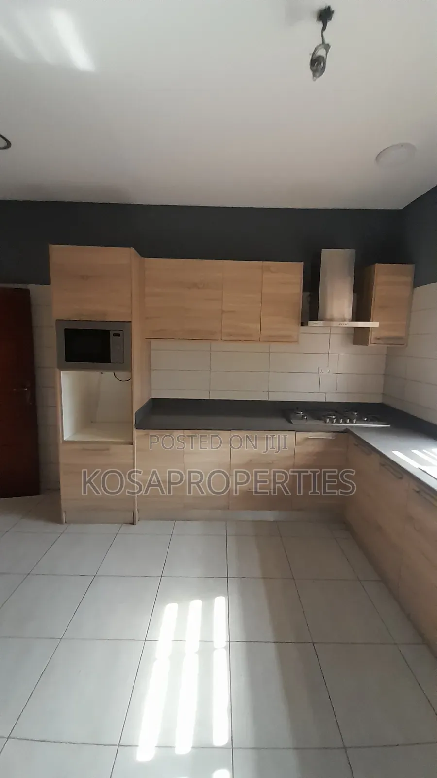 5bdrm House in Adenta Foster Homes for sale