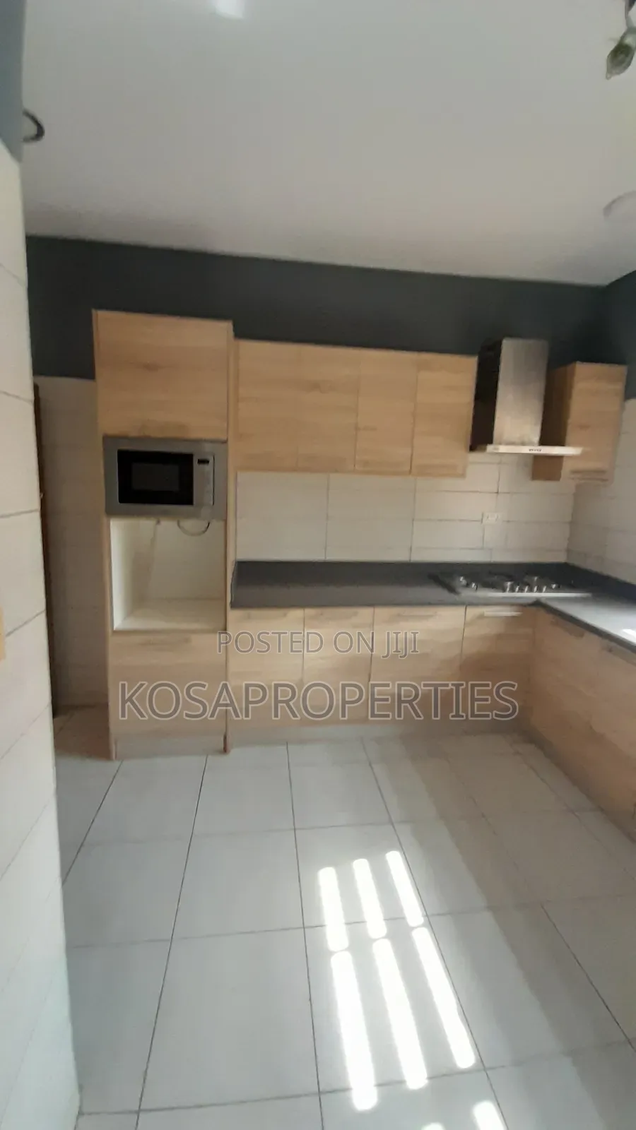 5bdrm House in Adenta Foster Homes for sale