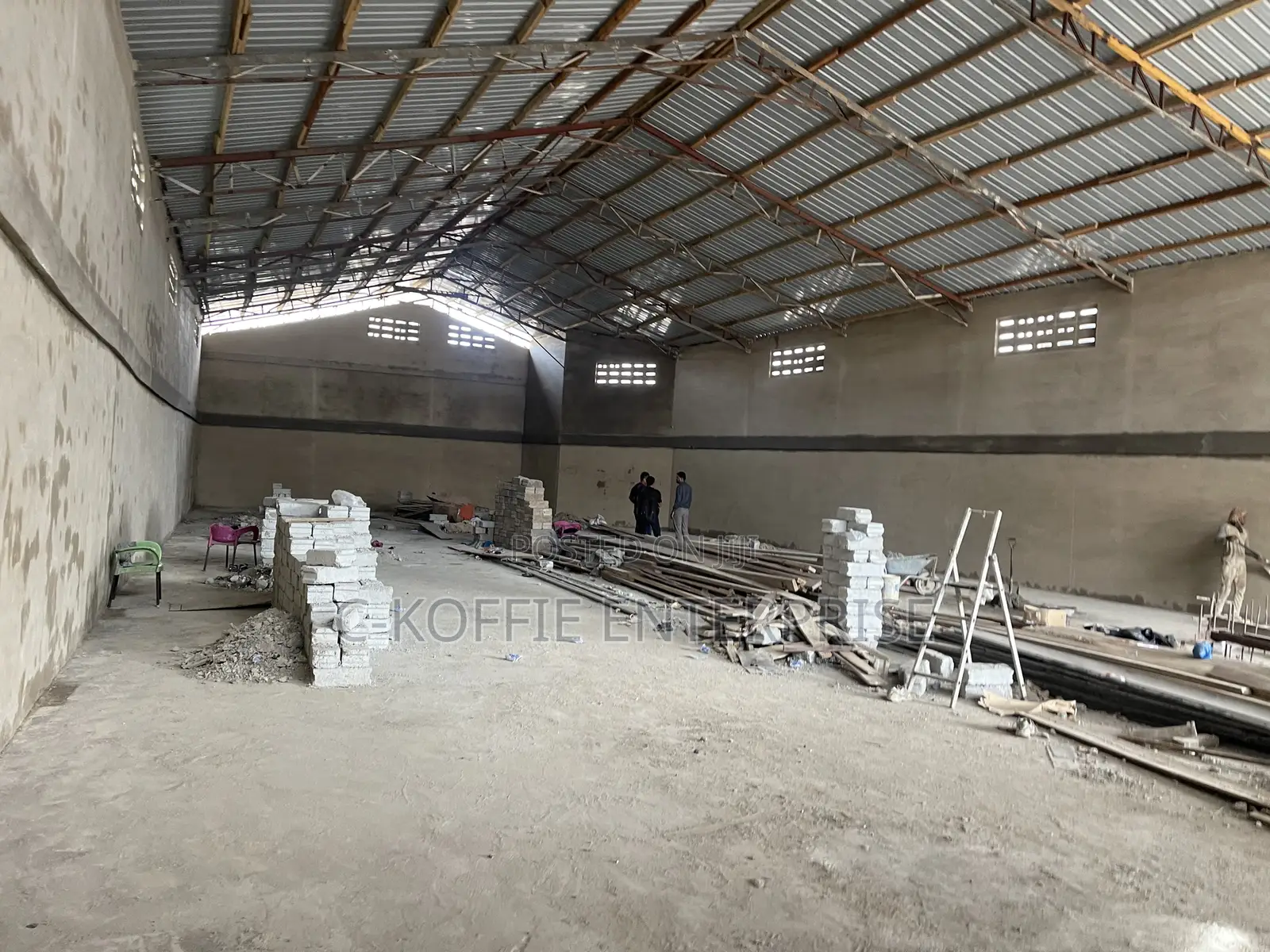 600sqm Warehouse at Sapeiman for Rent