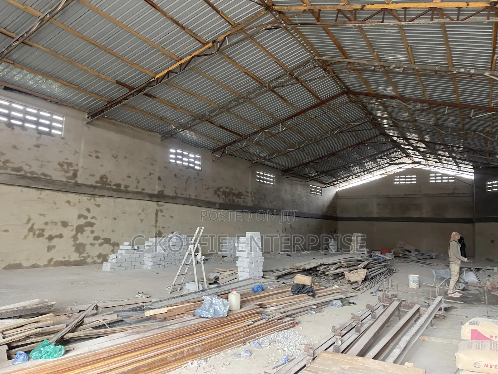 600sqm Warehouse at Sapeiman for Rent