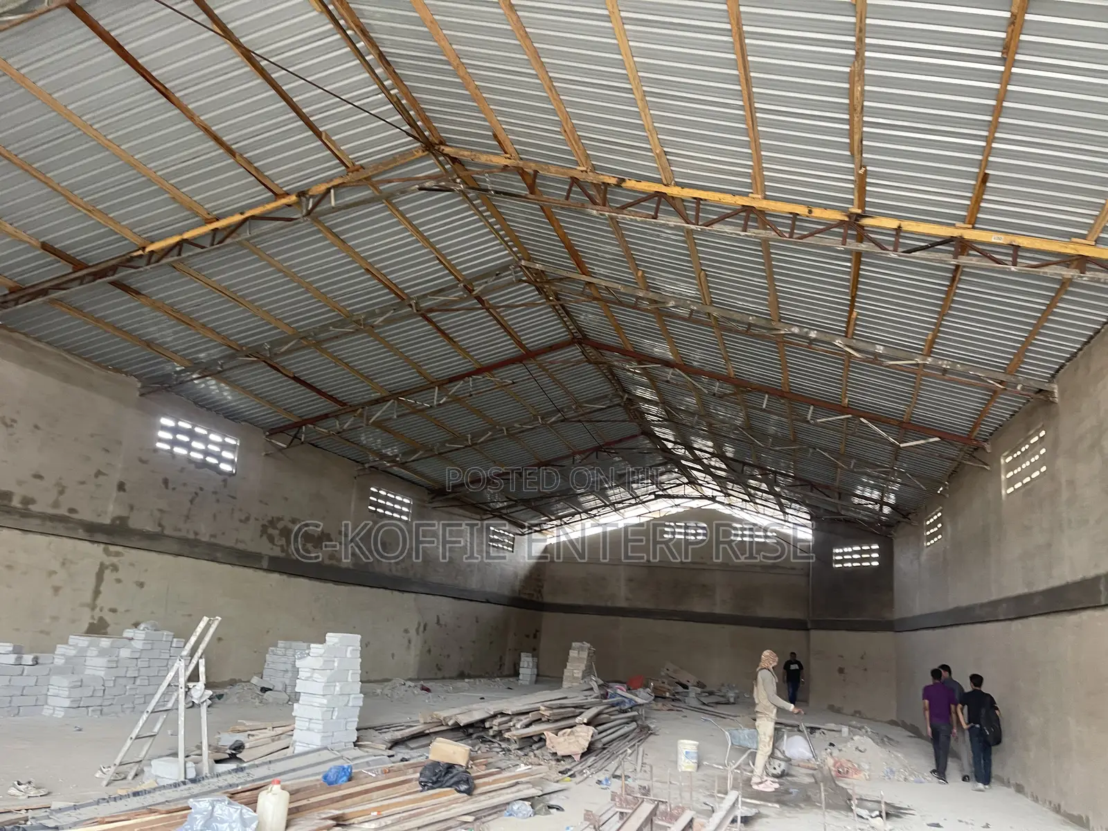 600sqm Warehouse at Sapeiman for Rent