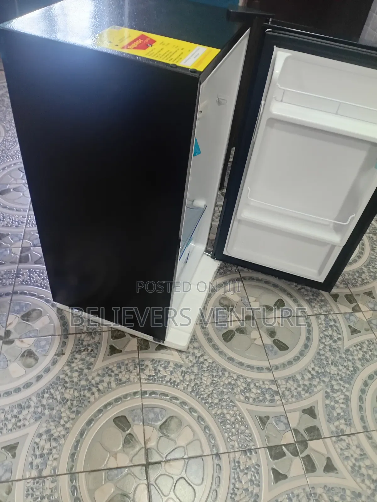 Spacious Top Freezer Pearl Fridge 80l Pearl