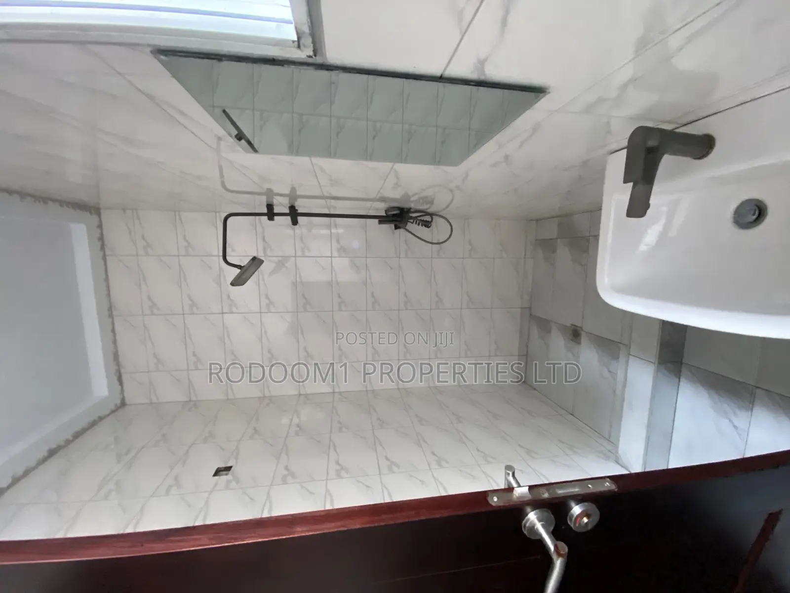 7bdrm House in East Legon Ogbojo for sale