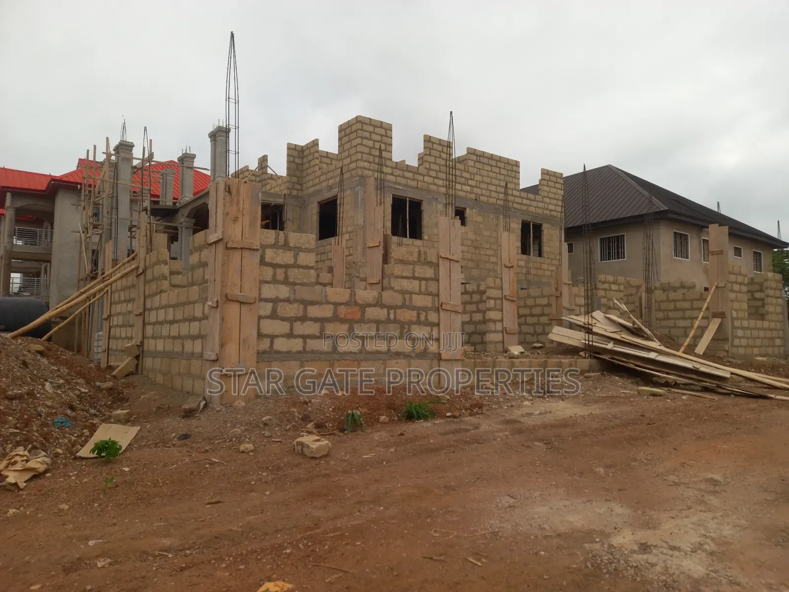 18bdrm House in Sewua Government, Kumasi Metropolitan for sale
