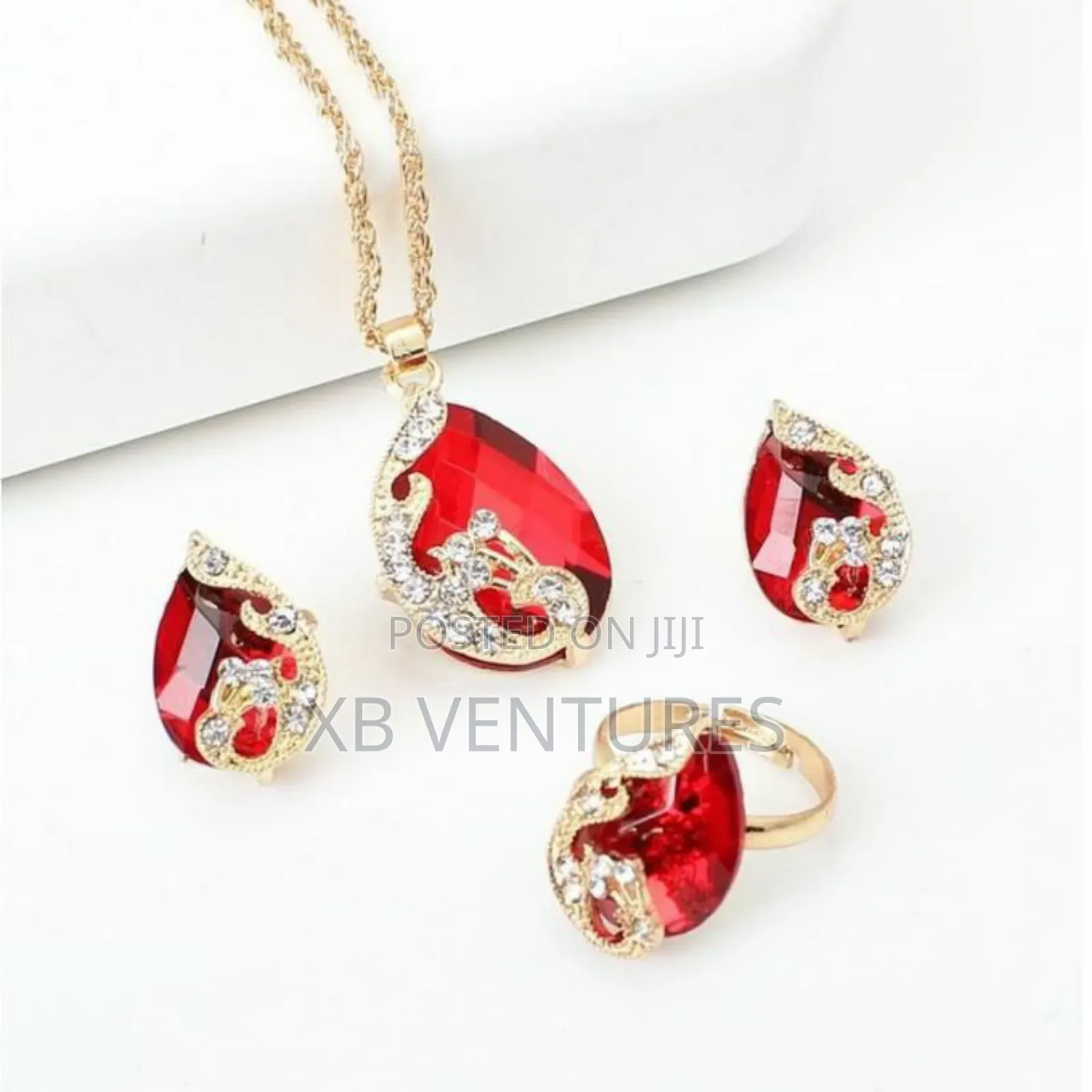 4 PCS Women Jewelry Set Rhinestone Wrist Watches - Red