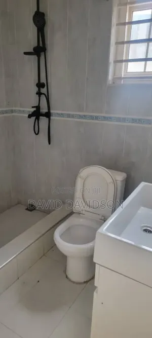 6bdrm House in 6 Bedroom Plus A, Tema Metropolitan for sale