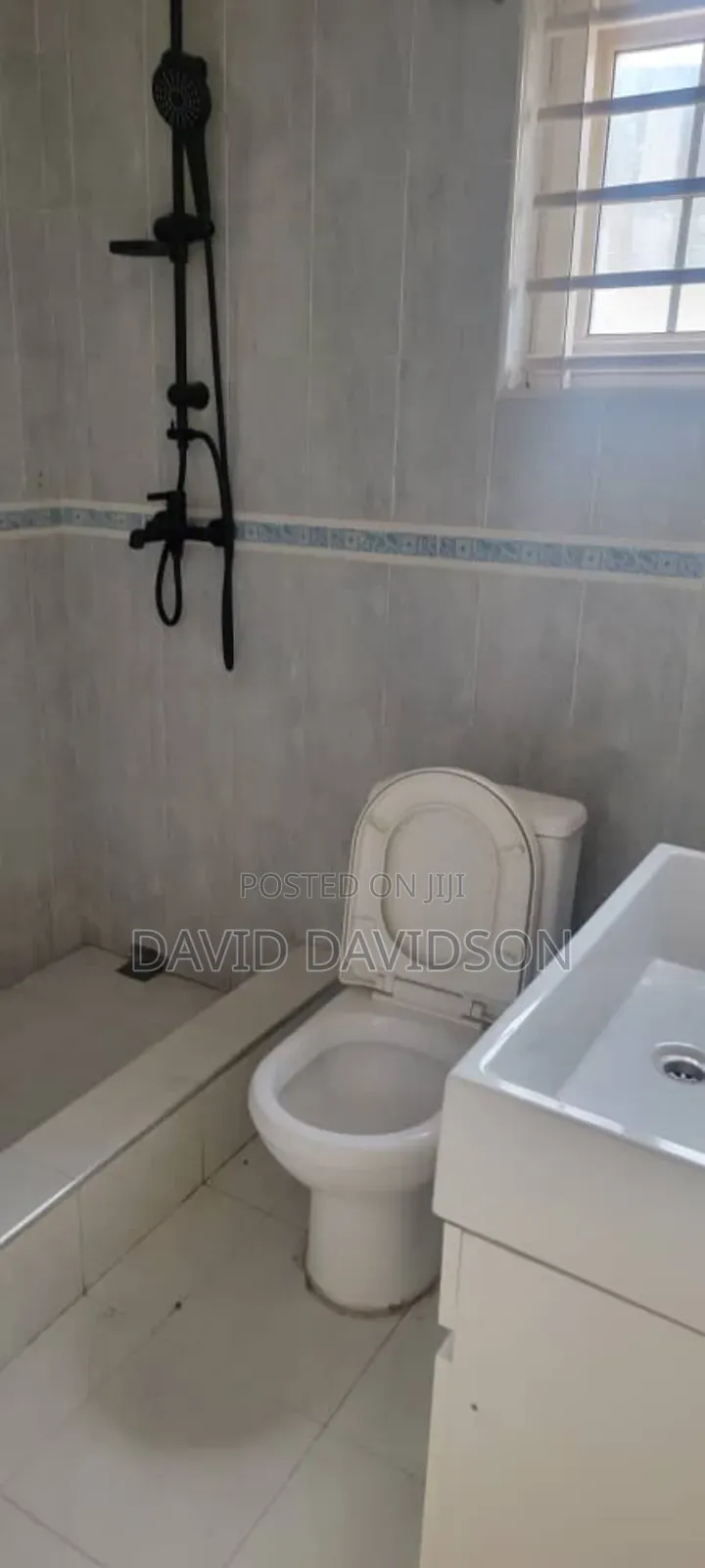 6bdrm House in 6 Bedroom Plus A, Tema Metropolitan for sale