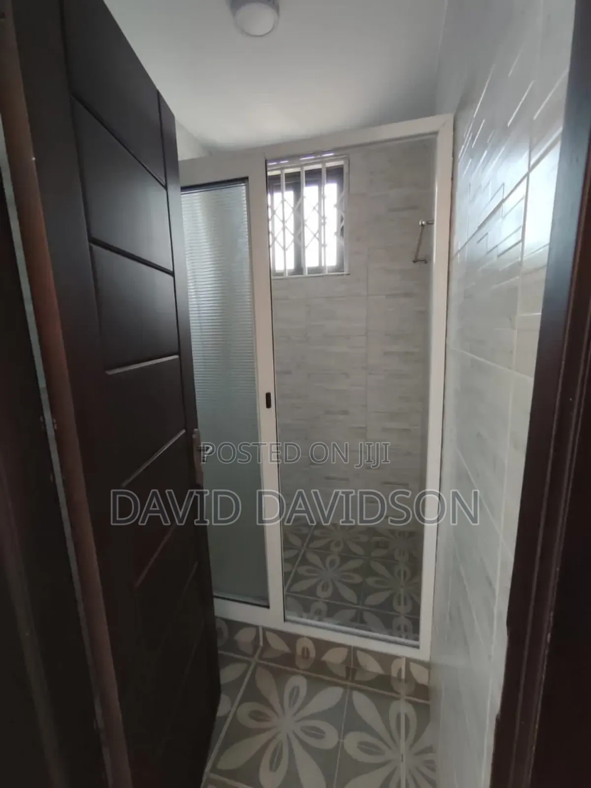 6bdrm House in 6 Bedroom Plus A, Tema Metropolitan for sale