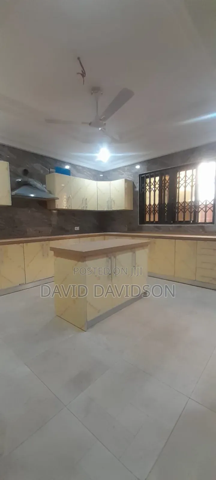 6bdrm House in 6 Bedroom Plus A, Tema Metropolitan for sale