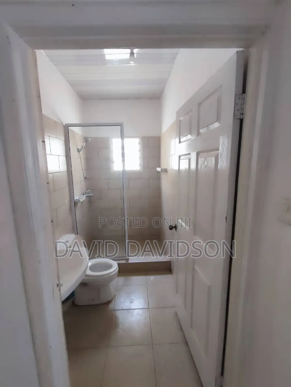 6bdrm House in 6 Bedroom Plus A, Tema Metropolitan for sale