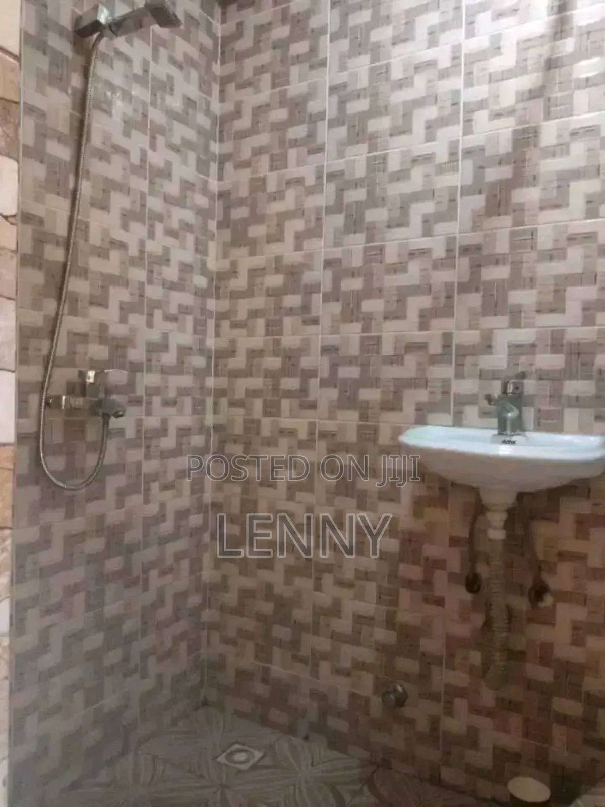 1bdrm Apartment in Kotobabi Estate, Baatsona Total for rent
