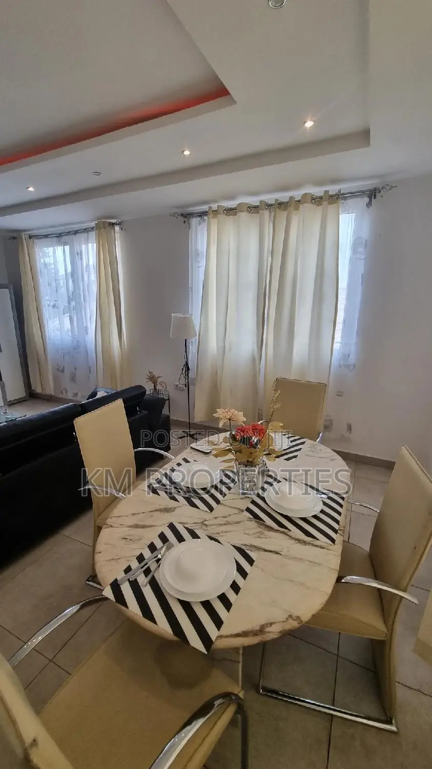 Executive One Bed Ensuite Furnished Short-Term Apt
