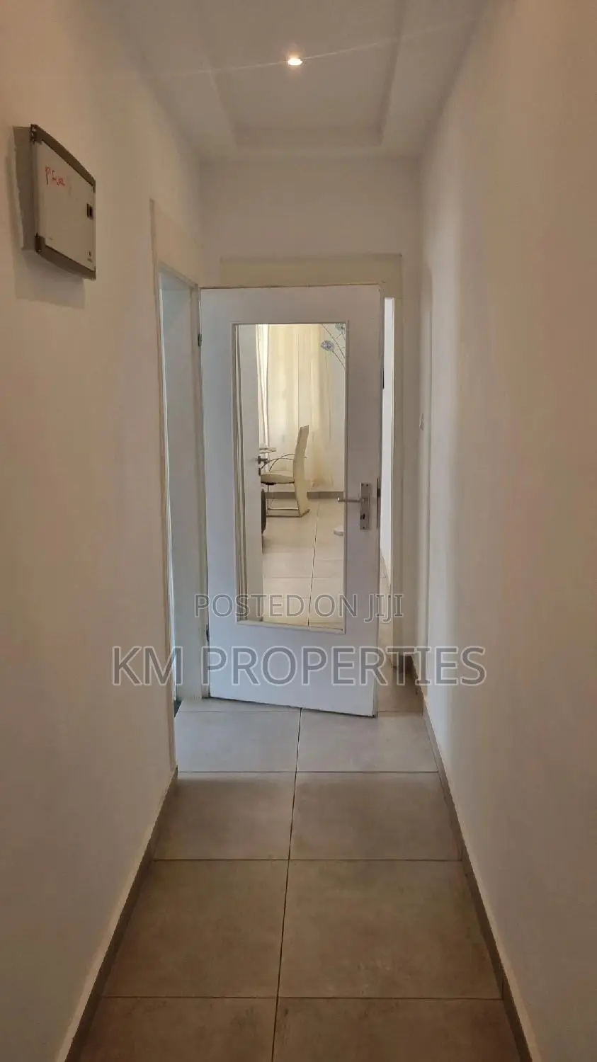 Executive One Bed Ensuite Furnished Short-Term Apt