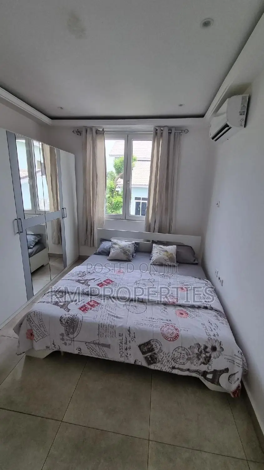 Executive One Bed Ensuite Furnished Short-Term Apt