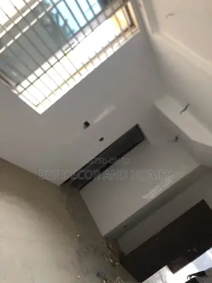3bdrm House in Bee Decor & Homes, Old Ashomang for sale