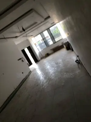 3bdrm House in Bee Decor & Homes, Old Ashomang for sale