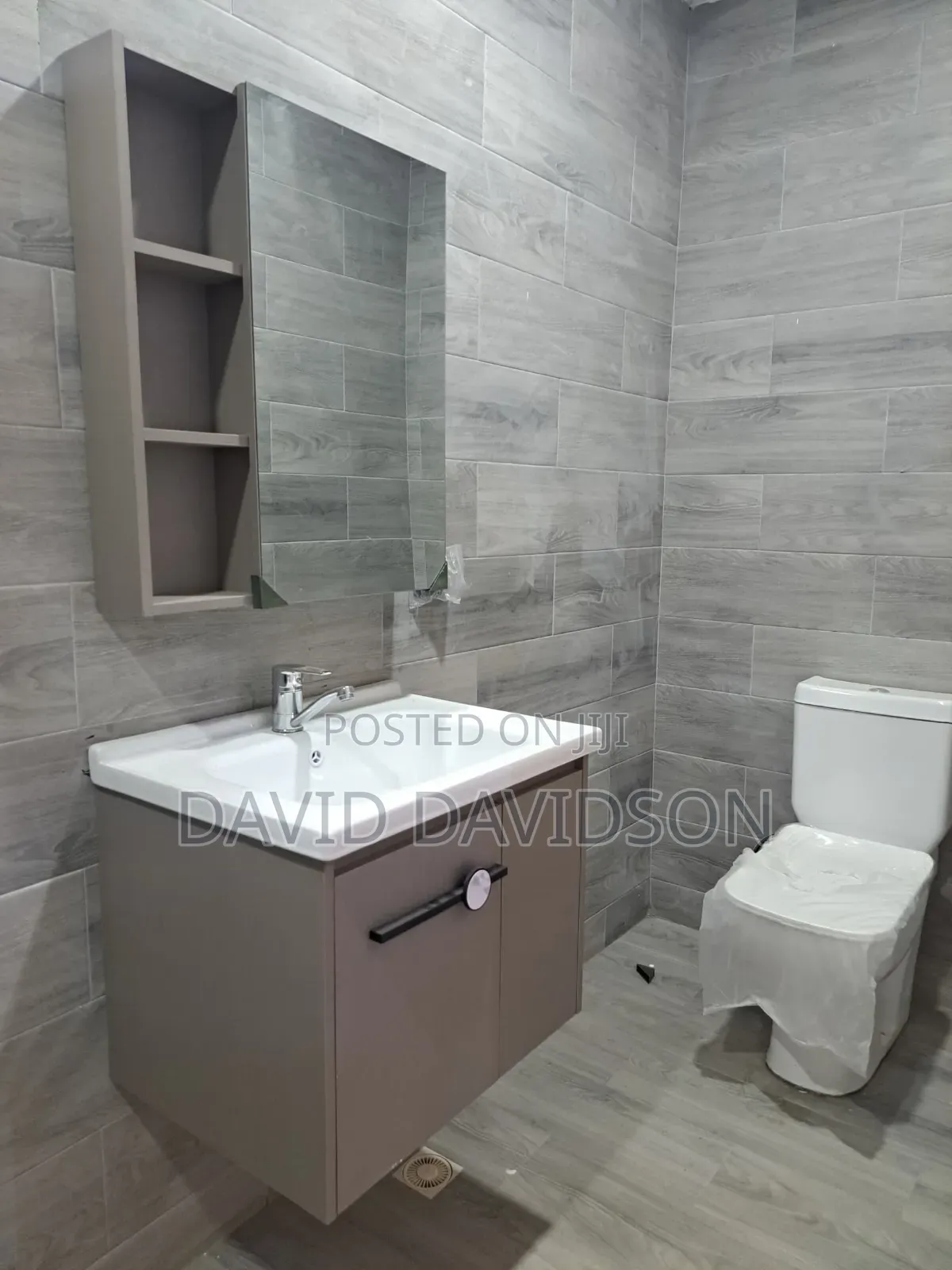 4bdrm House in 4 Bedroom House,, Tema Metropolitan for sale