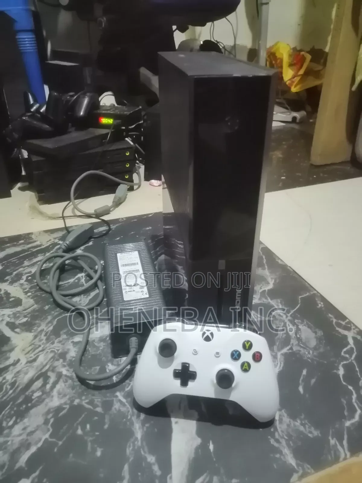 Xbox One With 10 Games +1 Controller