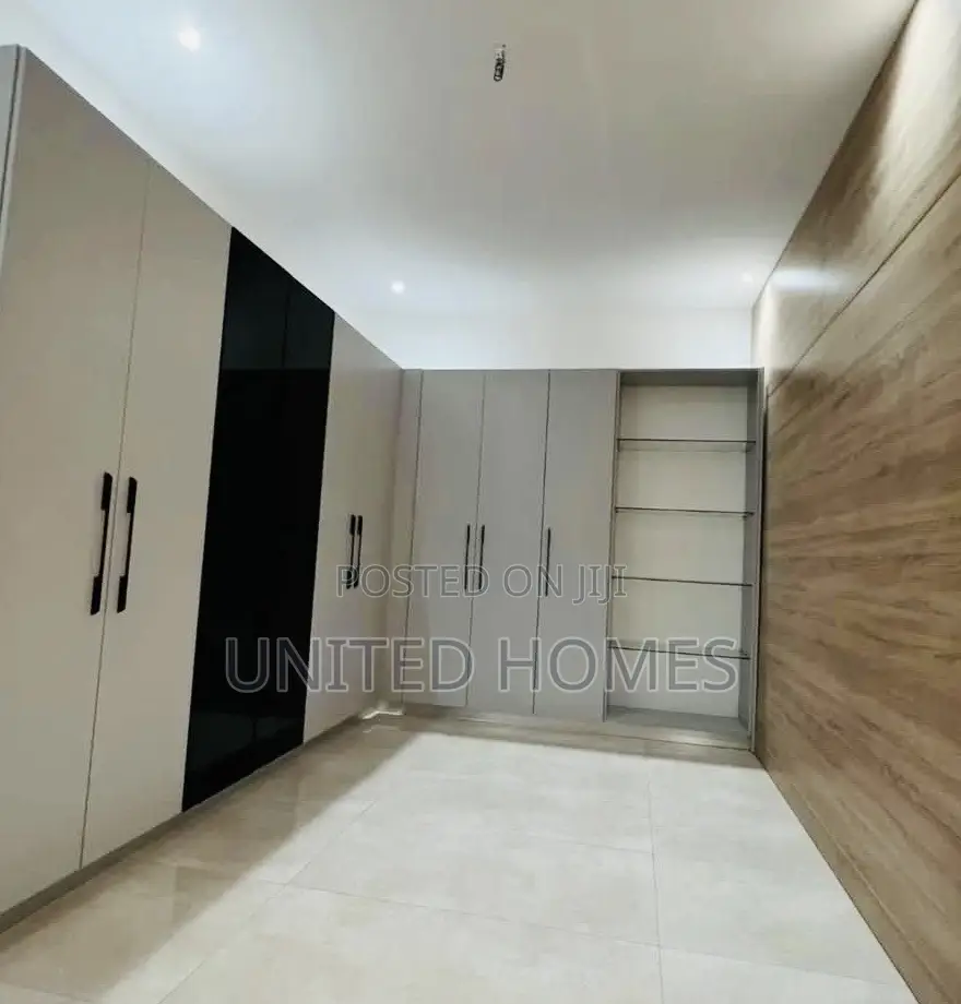 5bdrm House in East Legon for sale