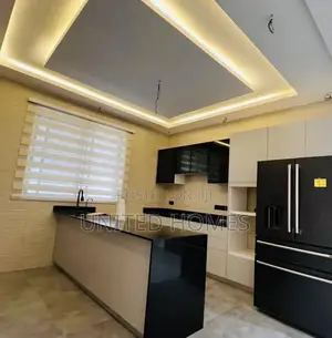 5bdrm House in East Legon for sale