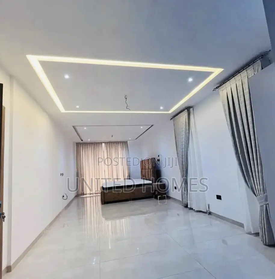 5bdrm House in East Legon for sale