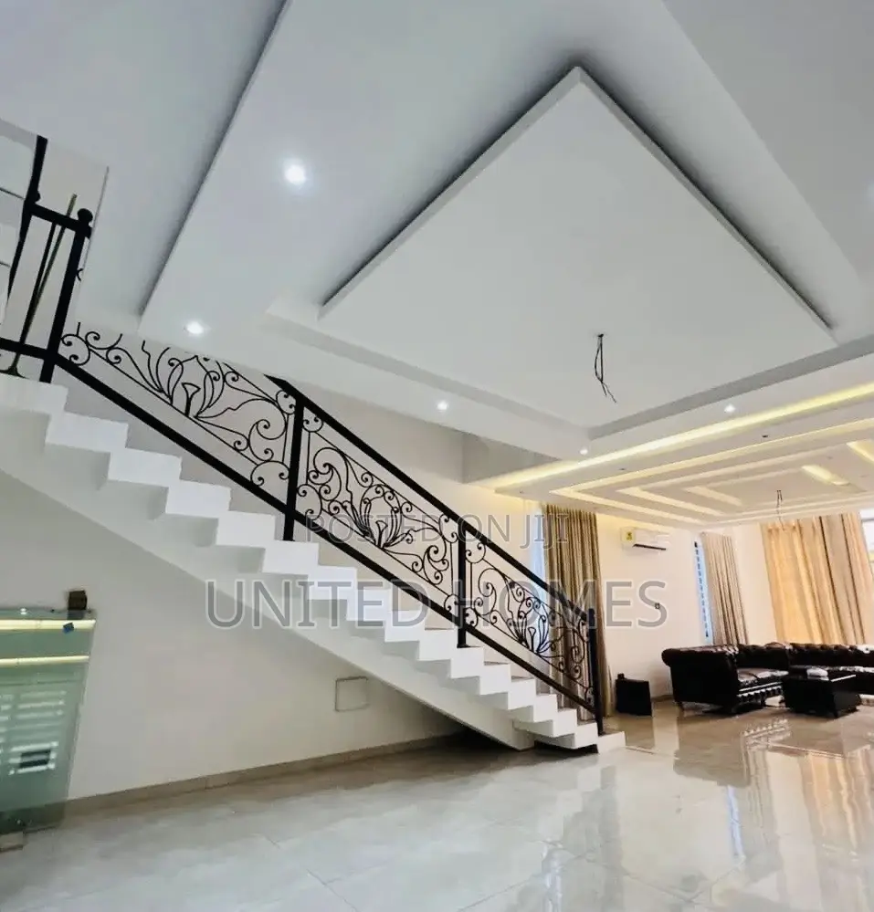 5bdrm House in East Legon for sale