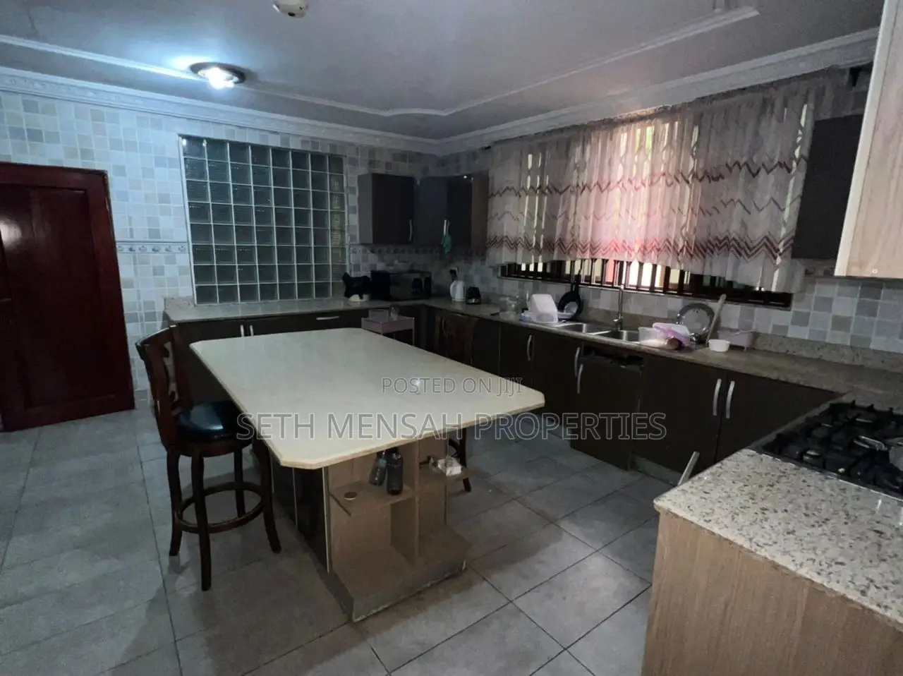 5bdrm Mansion in Skm, Weija for sale