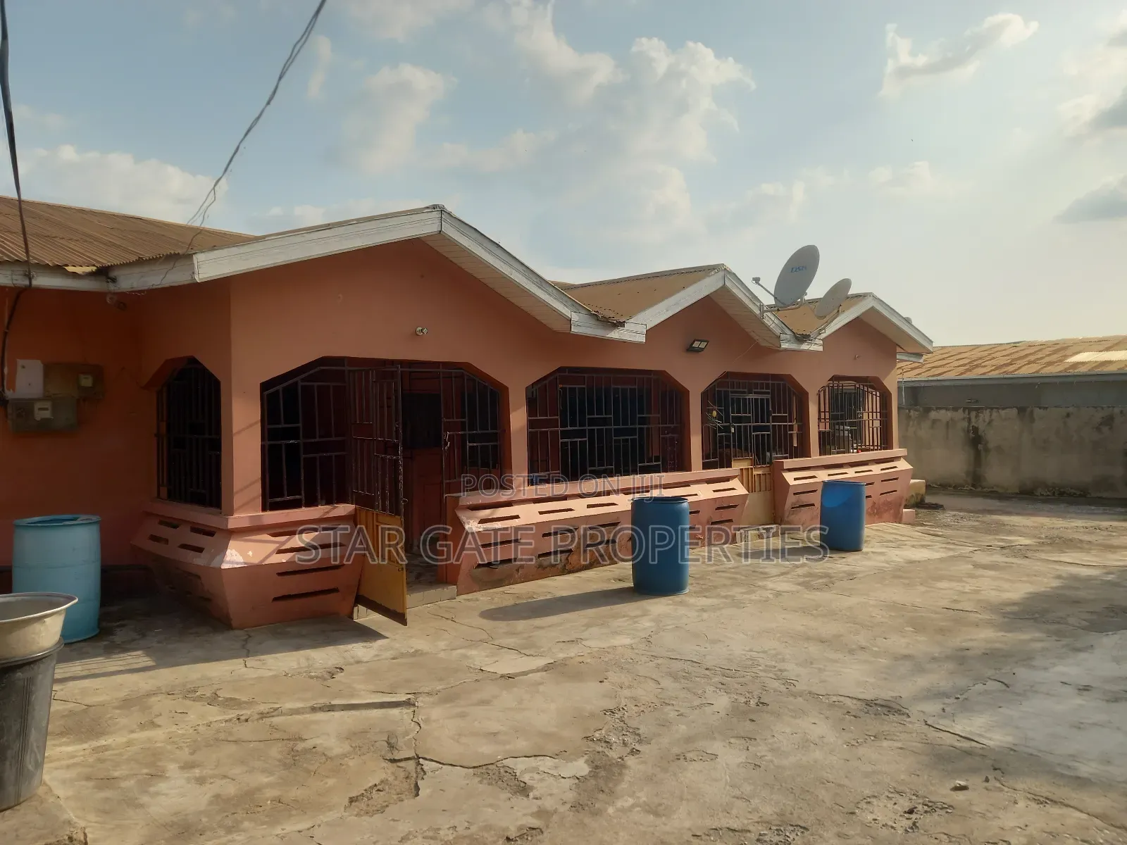 8bdrm House in Kenyasi Adwumam, Kumasi Metropolitan for sale