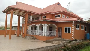 7bdrm House in Apromase, Kumasi Metropolitan for sale